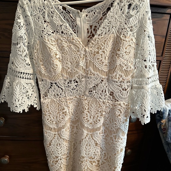 Medium v-neck lace dress. - Picture 2 of 2